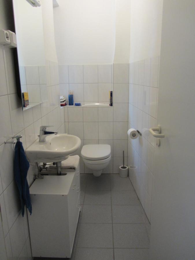Grosse Wohnung 20 Km Von Koeln Bis Zu 17 Personen Rosrath Exterior photo